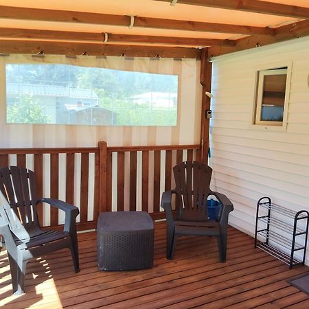 פואה Mobil Home For Chilling Out Camping Park *** מראה חיצוני תמונה